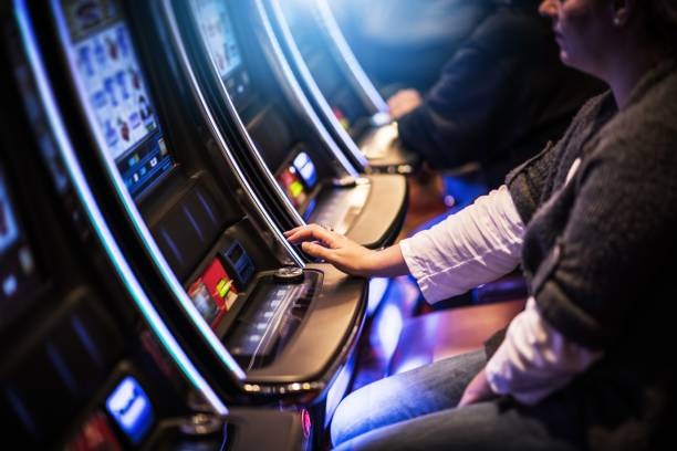 xtoto Allbet home screen showing slots, live dealers, and game categories