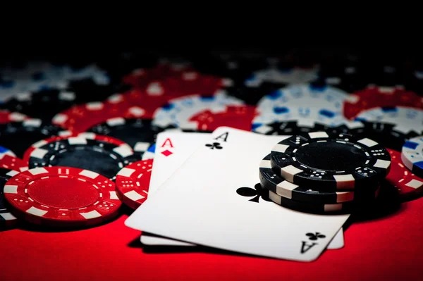 Live Sic Bo dealer rolling dice on xtoto platform
